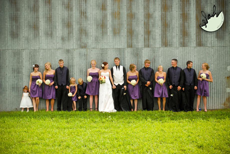 photographer_photojournalistic_style012 wedding party in front