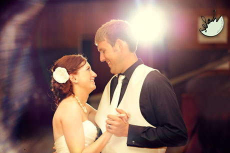 photographer_photojournalistic_style014 bride and grooms frist dance