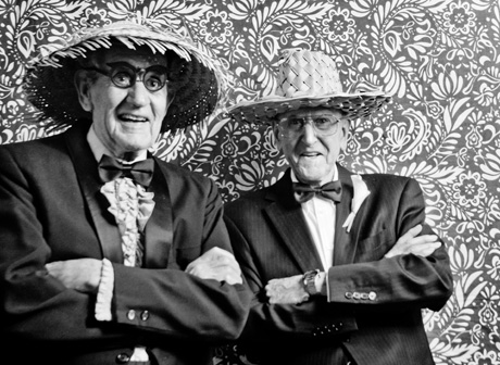 art_wedding_photographer053 old men in the photo booth