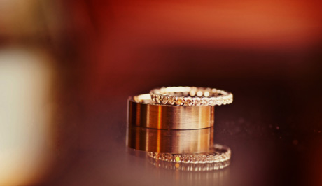 wedding_photographer_downtown001 photograph of wedding rings